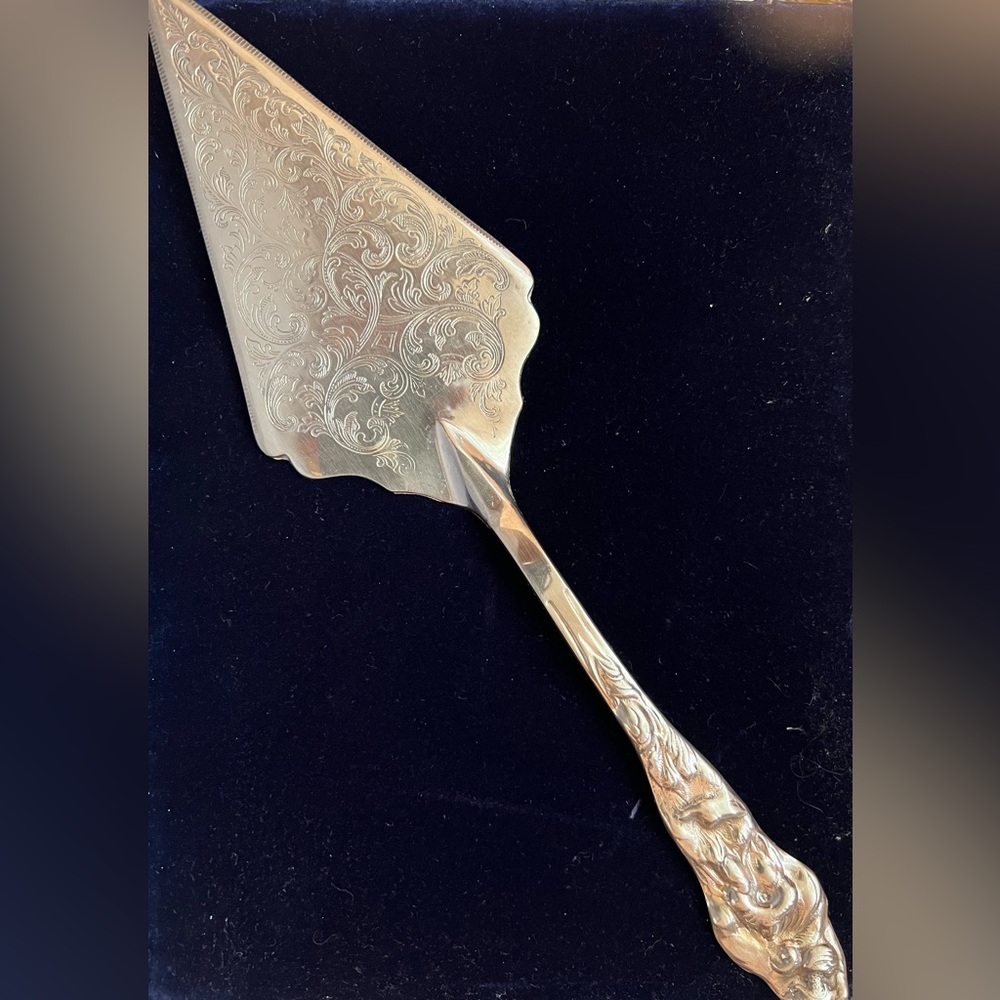 Victorian Raimond 1970 Silverplated Ornate Cake & Pie Server